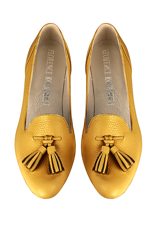 Mustard yellow women's loafers with pompons. Round toe. Flat leather soles. Top view - Florence KOOIJMAN